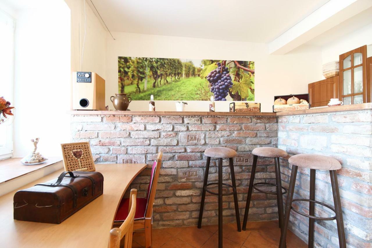 Penzion Bazen Vino Sklep U Palecku Zaječí Екстериор снимка